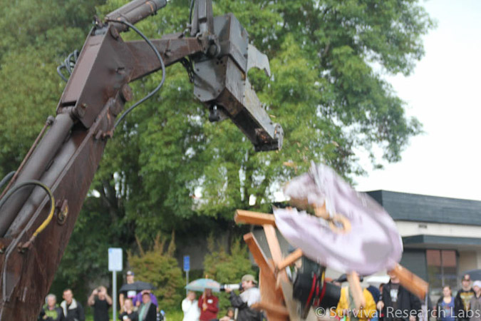 Big Arm vs Stick Wheel Robot